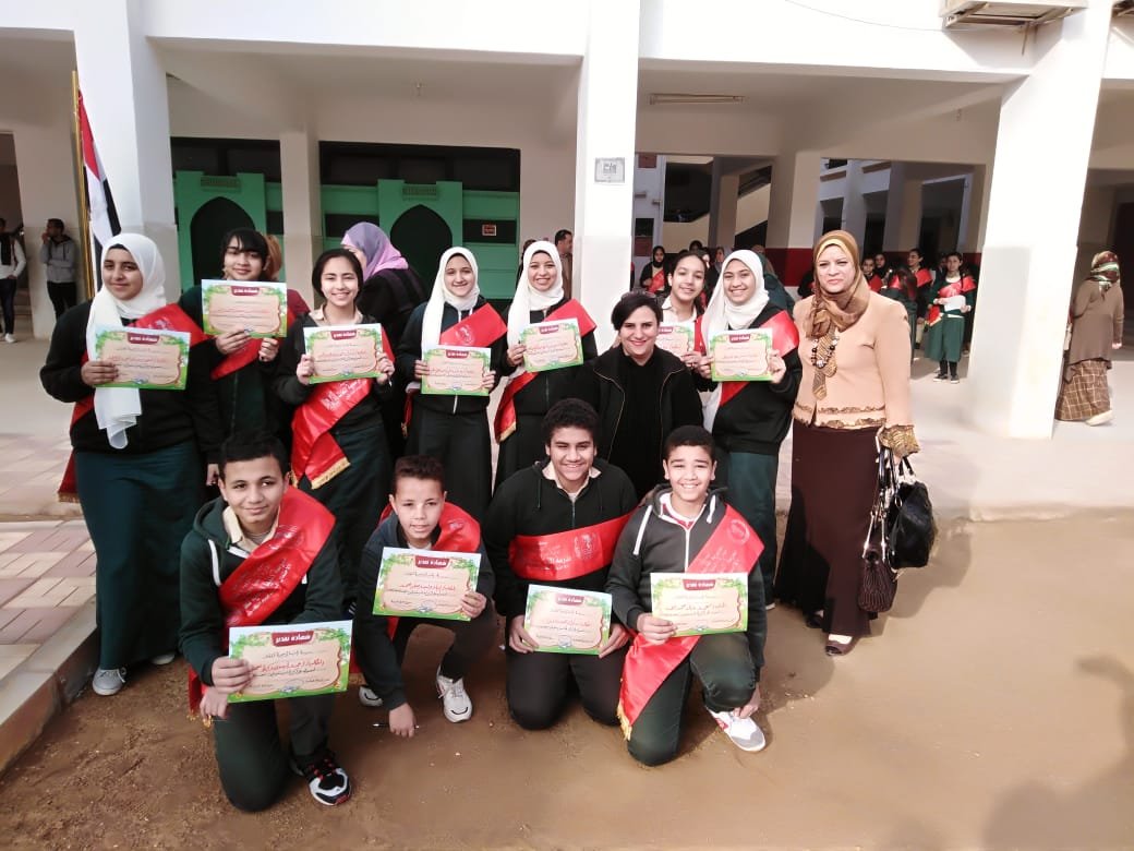 مدرسة المنيا التجريبية الرسمية لغات