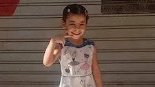 4 مقاطع فيديو حسمت القضية.. كيف أثبتت النيابة إهمال المتهمين في وفاة الطفلة