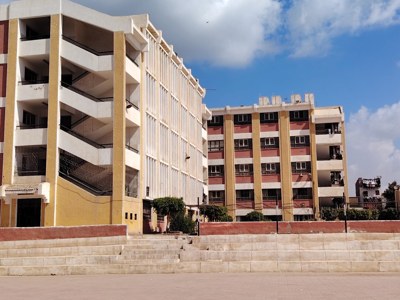 مدرسة بني مزار الثانوية بنين الجديدة